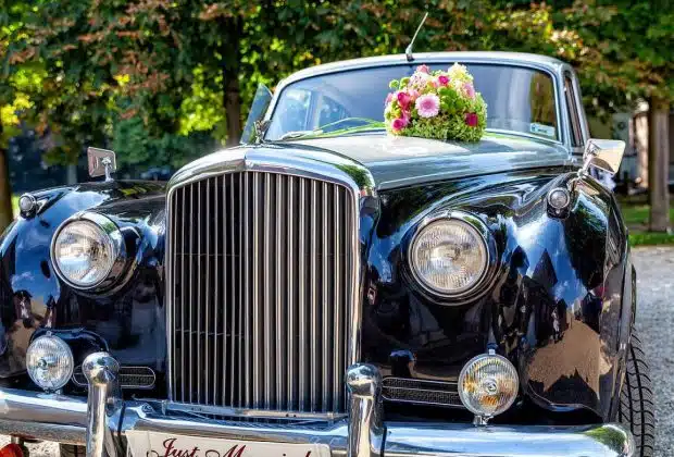 Pourquoi louer une Bentley S1 pour son mariage à Paris ?