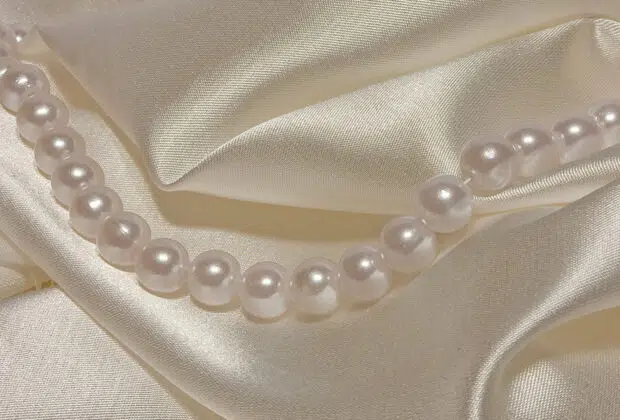 Un bracelet en perles de Tahiti pour accessoiriser votre tenue de mariage